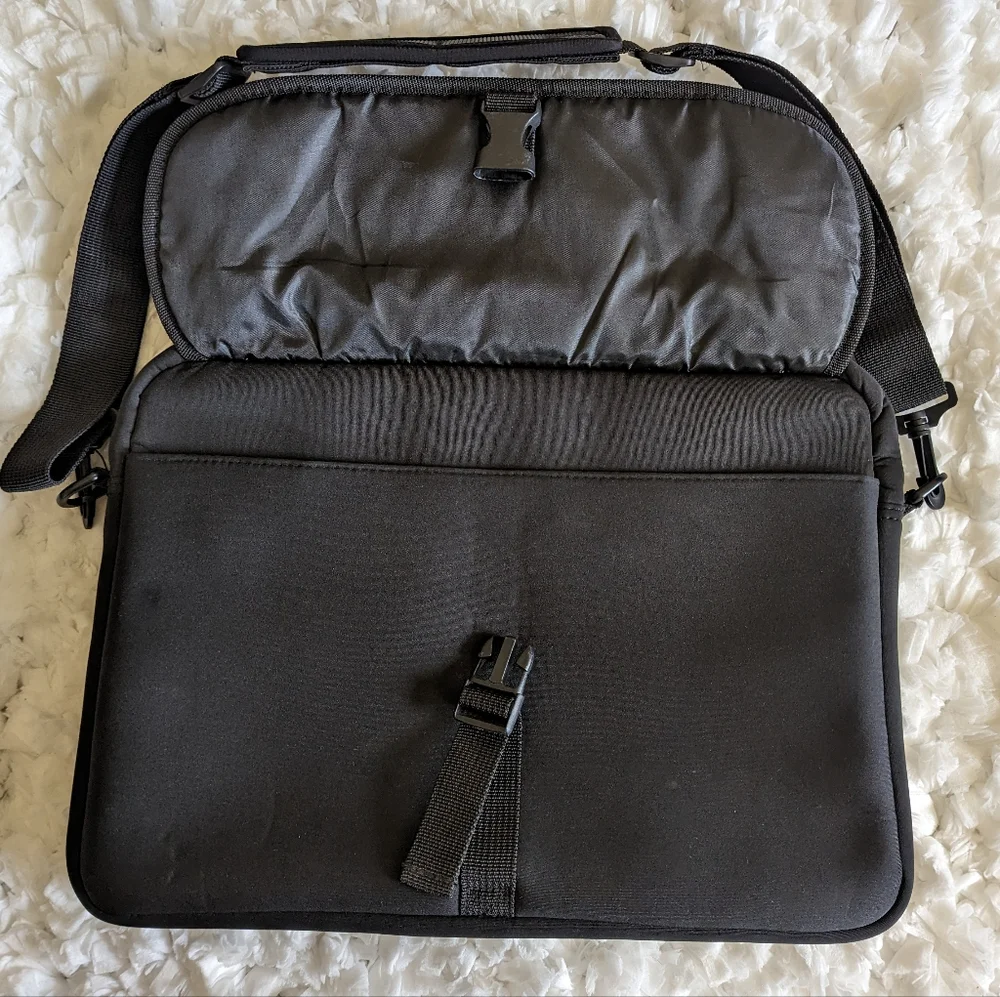Targus Laptop Sleeve Gray/Black Neoprene (CVR200) 15 Inch - Picture 3 of 7